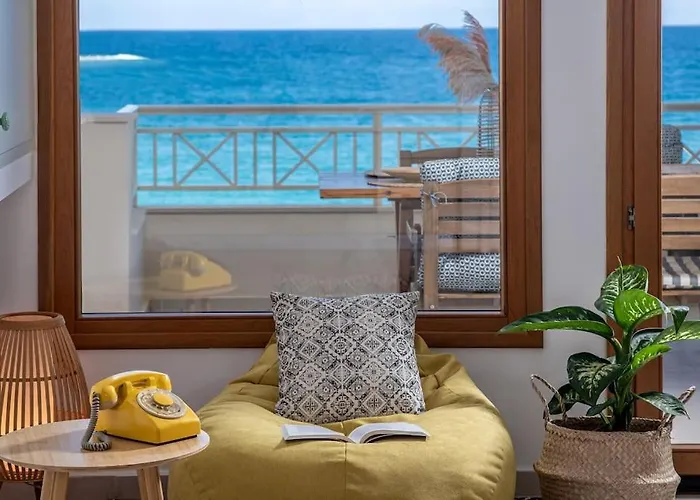 Beachfront Yellow Apt-Ligaria Beach