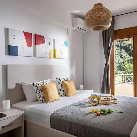 Beachfront Yellow Apt-Ligaria Beach Экстерьер фото