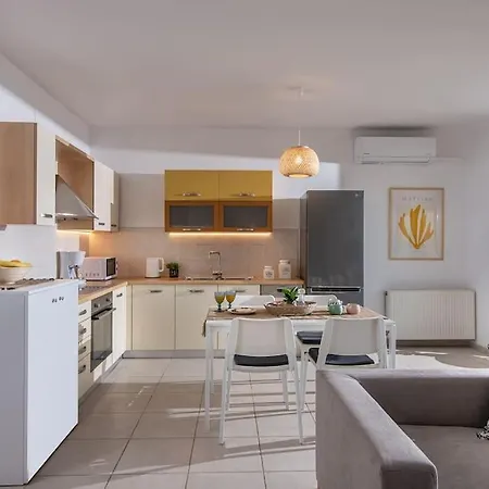 Beachfront Yellow Apt-Ligaria Beach Экстерьер фото