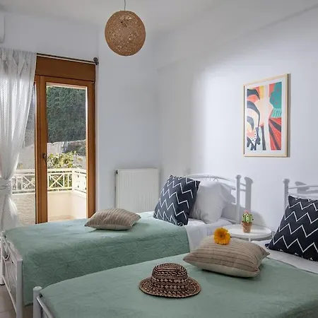 Beachfront Yellow Apt-Ligaria Beach Экстерьер фото