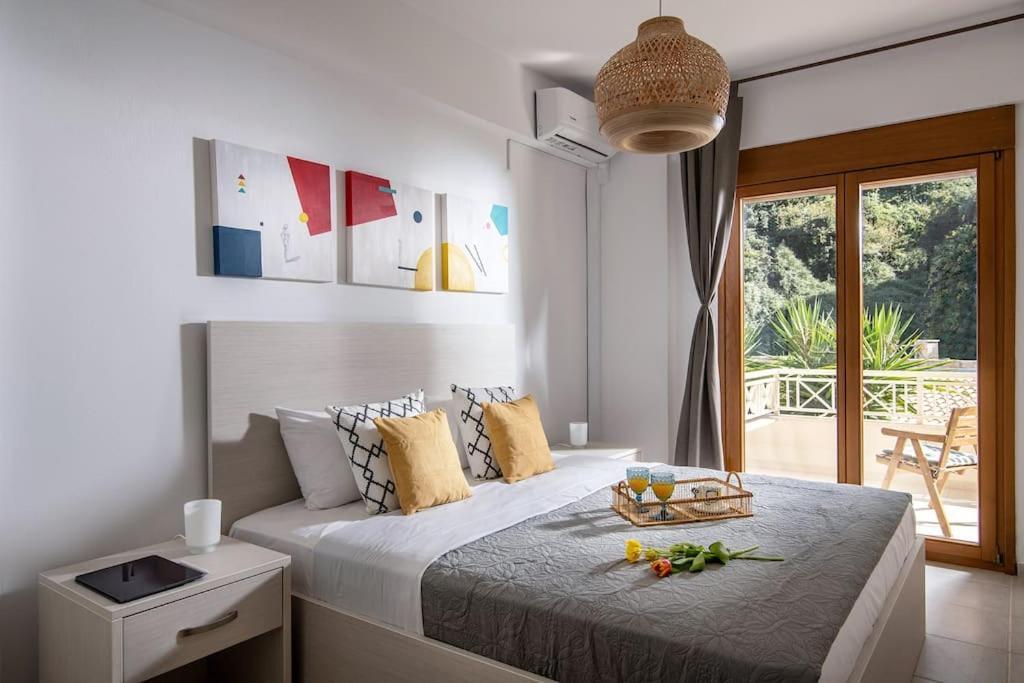 Beachfront Yellow Apt-ligaria Лигарья