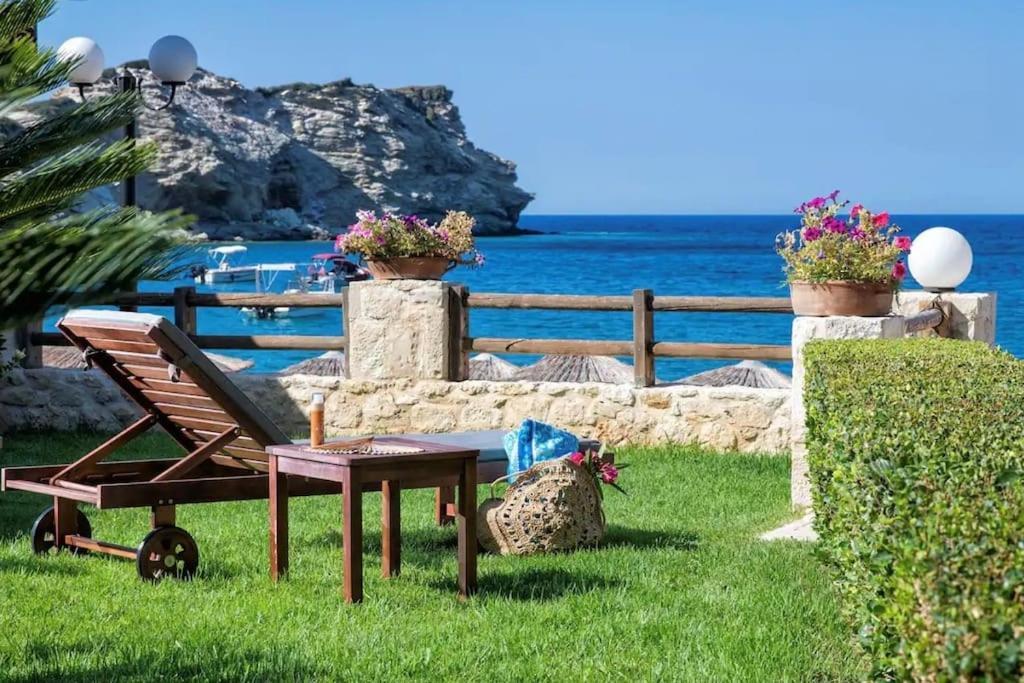Diamanti Beachfront Yellow Apt-ligaria