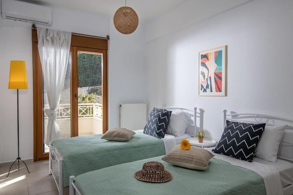 Beachfront Yellow Apt-ligaria Лигарья