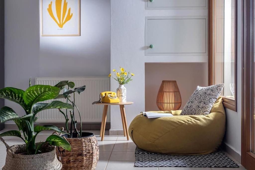 Beachfront Yellow Apt-ligaria Лигарья