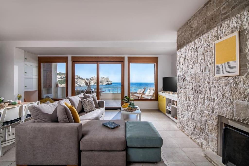 Diamanti Beachfront Yellow Apt-ligaria *